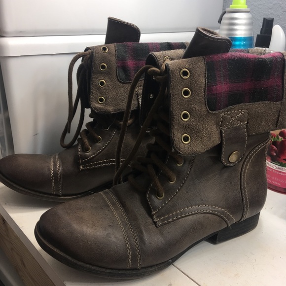 Boots - Picture 1 of 2